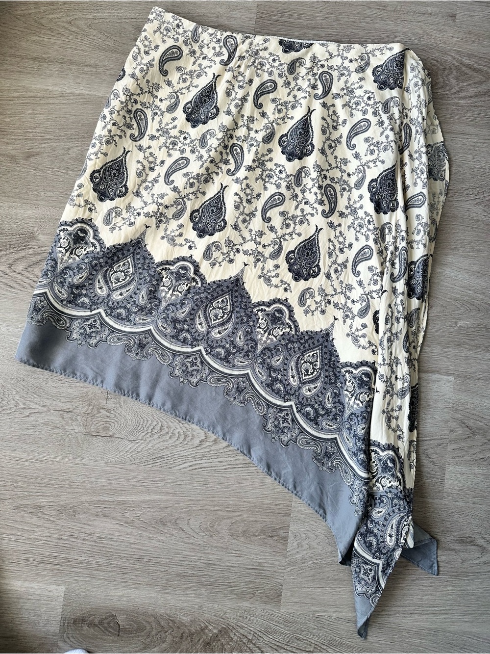 Banana Republic Cream Skirt with Gray Paisley Detail
